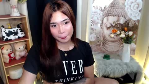 Snapshot of queenofcum169xx chatting on February 18, 5:53 pm Mikka online show from February 18, 5:53 pm