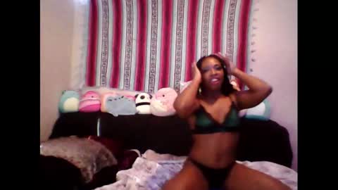 Snapshot of queenofheartsfaerah chatting on January 10, 7:54 pm QueenOfHearts online show from January 10, 7:54 pm