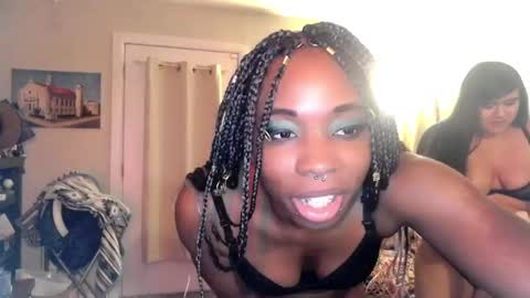 Snapshot of queenofheartsfaerah chatting on January 28, 5:11 am QueenOfHearts online show from January 28, 5:11 am