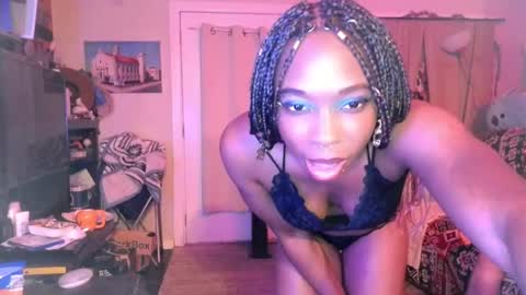 Snapshot of queenofheartsfaerah chatting on January 29, 7:04 am QueenOfHearts online show from January 29, 7:04 am