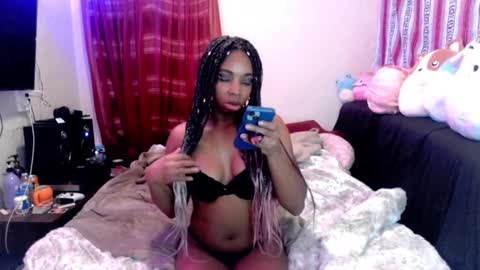 Snapshot of queenofheartsfaerah chatting on February 9, 3:43 am QueenOfHearts online show from February 9, 3:43 am