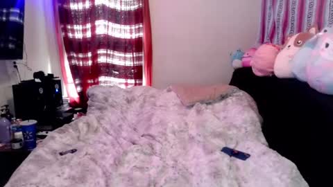 Snapshot of queenofheartsfaerah chatting on February 9, 8:34 pm QueenOfHearts online show from February 9, 8:34 pm