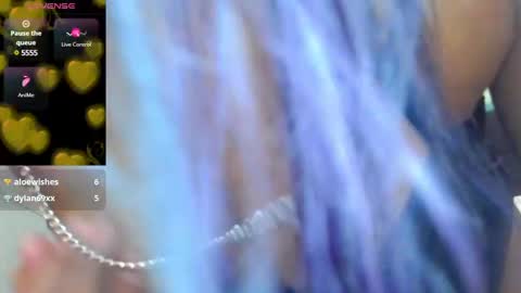 Snapshot of queenofheartsfaerah chatting on March 5, 3:07 pm QueenOfHearts online show from March 5, 3:07 pm