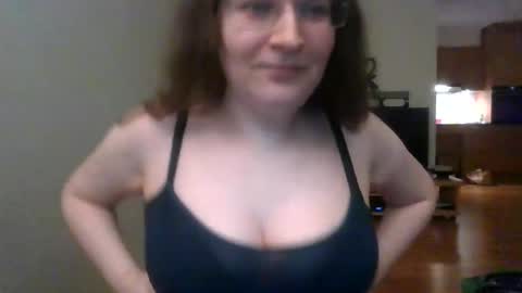 queenofthenights online show from April 16, 9:39 pm