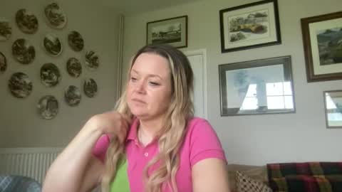 Snapshot of queenp333 chatting on April 15, 8:32 am PrincessP333 online show from April 15, 8:32 am