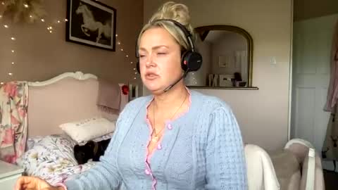 Snapshot of queenp333 chatting on May 12, 8:00 am PrincessP333 online show from May 12, 8:00 am