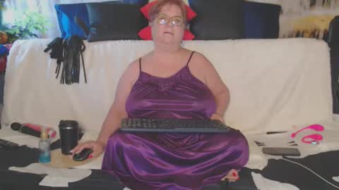 QueenPammy online show from April 8, 5:40 am