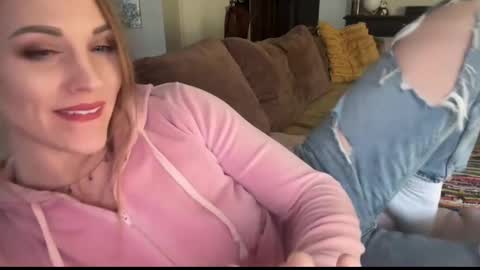 Snapshot of queenpeachz chatting on February 13, 9:44 pm Bree online show from February 13, 9:44 pm