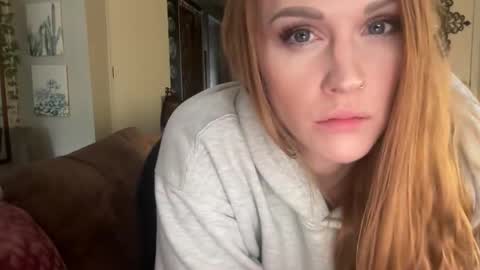 Snapshot of queenpeachz chatting on March 12, 8:04 pm Bree online show from March 12, 8:04 pm