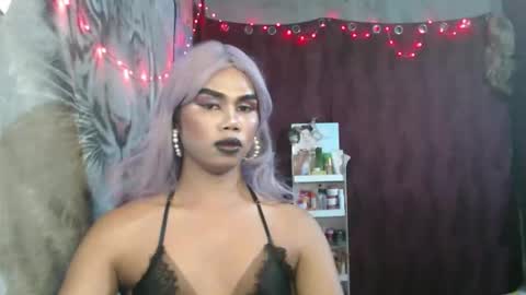 queenpinayebony_xx online show from April 18, 12:20 pm