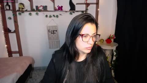 Snapshot of queenrose94 chatting on February 23, 12:35 pm queenrose94 online show from February 23, 12:35 pm