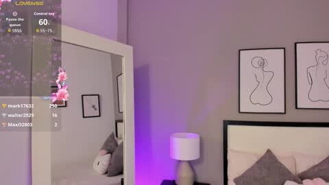 Snapshot of queenrose___ chatting on January 31, 7:11 pm Queen Rose online show from January 31, 7:11 pm