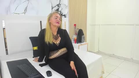 queenstarhyl online show from February 18, 1:56 am