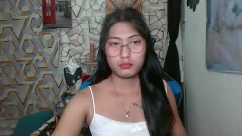 Snapshot of queensteffi chatting on May 7, 8:20 am queensteffi online show from May 7, 8:20 am