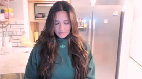 Snapshot of queenv66 chatting on December 27, 2:58 am Val - online show from December 27, 2:58 am