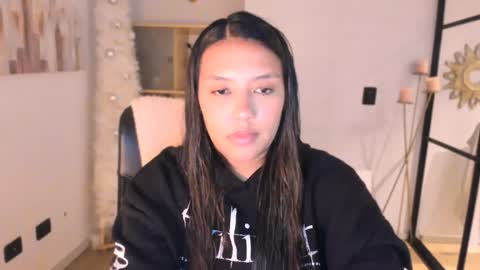 Snapshot of queenv66 chatting on January 14, 3:53 am Val - online show from January 14, 3:53 am