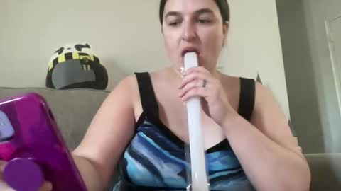 Snapshot of queenviolette94 chatting on June 4, 8:15 pm Queen Violette online show from June 4, 8:15 pm