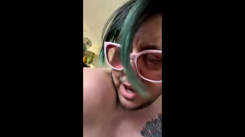Snapshot of queerbear78 chatting on June 9, 8:42 pm queerbear78 online show from June 9, 8:42 pm