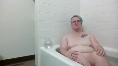 Snapshot of queerlyjaz chatting on October 14, 1:50 am queerlyjaz online show from October 14, 1:50 am