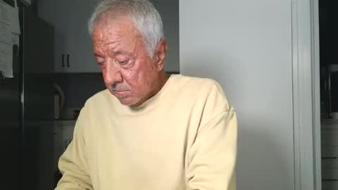 Snapshot of quest_one chatting on February 22, 4:35 am Jim online show from February 22, 4:35 am