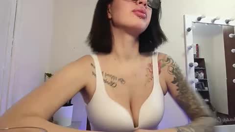 quiet_smile online show from December 15, 10:19 am