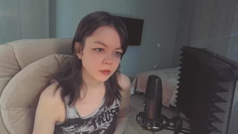 Snapshot of quietluxury chatting on June 27, 12:22 pm quietluxury online show from June 27, 12:22 pm