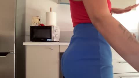 Quinnyelena online show from November 19, 11:32 am