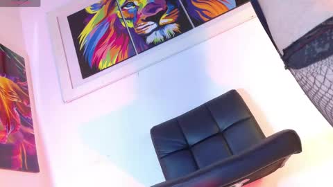 quuen_valery online show from June 1, 9:00 am
