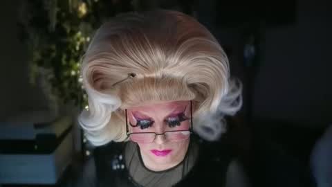 ViVaLuvLicious online show from December 5, 6:00 am