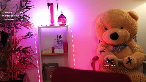 Nova Hollis online show from April 2, 4:21 am