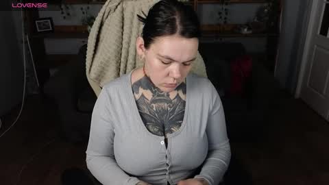 qwertyannie_lbo online show from April 26, 12:03 pm