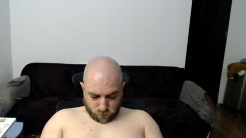 Snapshot of r0bila chatting on May 31, 8:43 pm R0bila online show from May 31, 8:43 pm