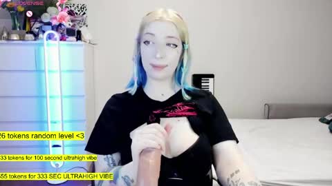 Snapshot of raaaaaaawr chatting on April 23, 5:48 pm - online show from April 23, 5:48 pm