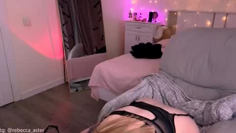 Rebecca  Becc online show from December 13, 7:53 pm