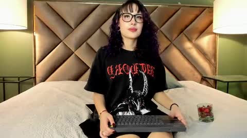 Snapshot of rache_roth chatting on June 3, 12:13 am Rachel online show from June 3, 12:13 am