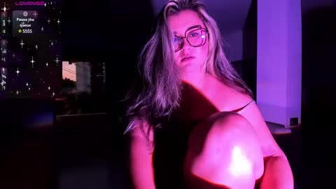 Snapshot of rachel_fo chatting on December 10, 10:58 pm Rachel Foss online show from December 10, 10:58 pm