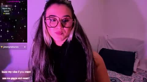 Snapshot of rachel_fo chatting on December 19, 8:13 pm Rachel Foss online show from December 19, 8:13 pm