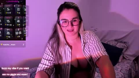 Snapshot of rachel_fo chatting on February 6, 10:32 pm Rachel Foss online show from February 6, 10:32 pm