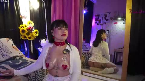 Snapshot of rachellkors_ chatting on February 3, 9:03 am rachellk online show from February 3, 9:03 am