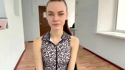 Snapshot of rachelpoisso chatting on October 22, 8:14 am Rachel online show from October 22, 8:14 am