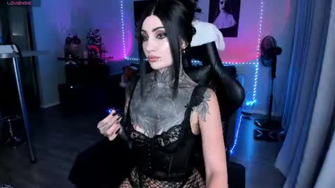 Snapshot of rachelqueen_ chatting on August 9, 9:03 am Miko Pleasee help me get 100 likes online show from August 9, 9:03 am