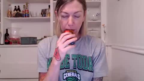 Racy Tracy online show from February 5, 2:11 pm