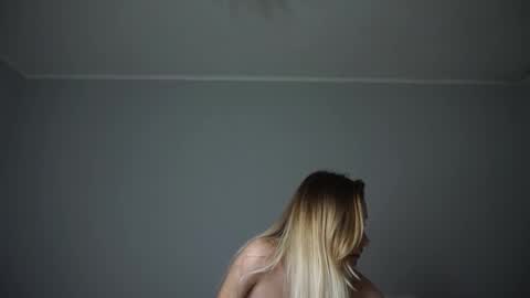 Snapshot of radioskvirt chatting on September 19, 4:40 pm Sara online show from September 19, 4:40 pm