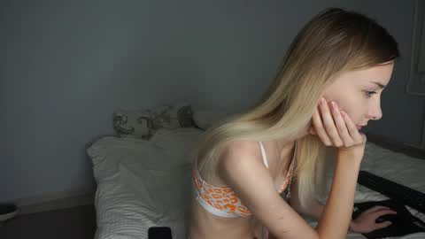 Snapshot of radioskvirt chatting on September 24, 3:26 pm Sara online show from September 24, 3:26 pm