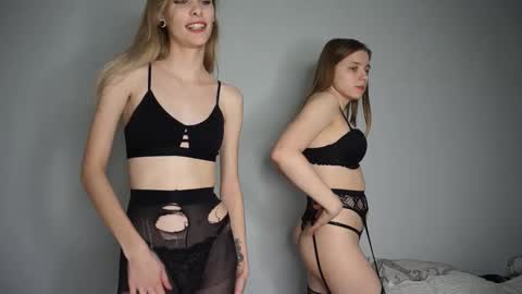 Snapshot of radioskvirt chatting on November 7, 2:39 pm Sara online show from November 7, 2:39 pm