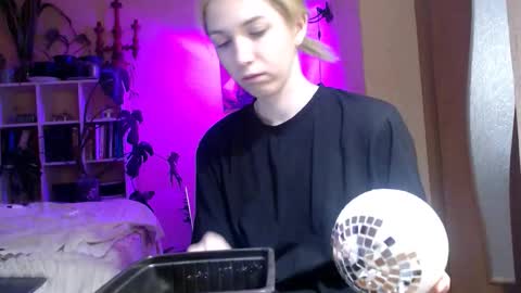 Snapshot of radish666 chatting on March 1, 9:39 pm radish666 online show from March 1, 9:39 pm