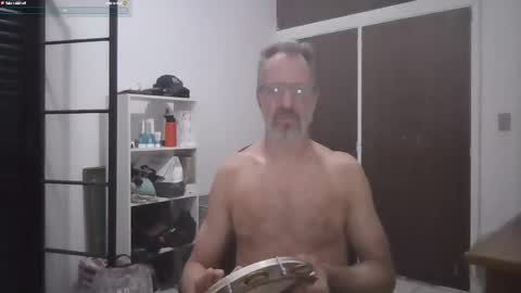 Snapshot of rafaelsel chatting on October 16, 11:39 pm Big Uncle Jungle online show from October 16, 11:39 pm