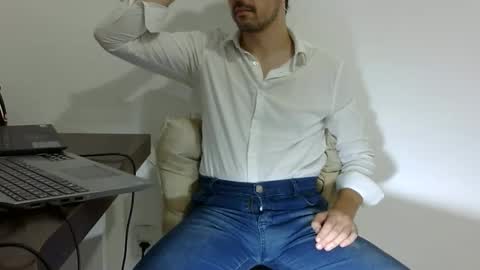 Snapshot of rafaelssk chatting on January 16, 11:09 pm elenacam online show from January 16, 11:09 pm