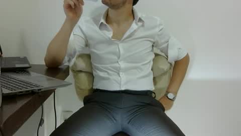 Snapshot of rafaelssk chatting on February 24, 9:18 am elenacam online show from February 24, 9:18 am