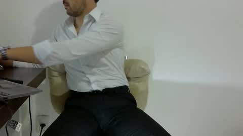 Snapshot of rafaelssk chatting on February 25, 9:19 am elenacam online show from February 25, 9:19 am